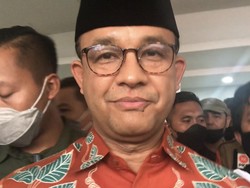 Anies Lempar Senyum Saat Ditanya soal Atap Tribun Formula E Roboh