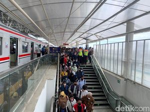 Viral Tumpukan Penumpang di Manggarai Imbas Pergantian Rute KRL, KAI: Mari Beradaptasi