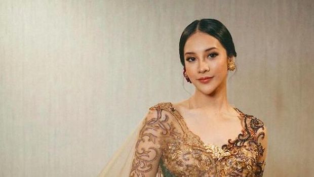 Anya Geraldine saat jadi juri di Puteri Indonesia