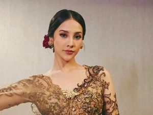 Anggun Banget! 7 Pesona Anya Geraldine Berkebaya
