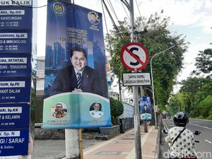 Loyalis Klaim Baliho Erick Thohir di Surabaya Sudah Punya Izin Loyalis Klaim Baliho Erick Thohir di Surabaya Sudah Punya Izin