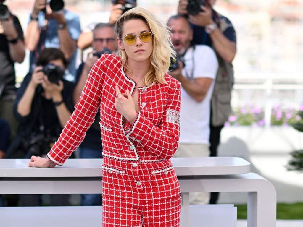 Foto: Gaya Braless Kristen Stewart di Premier Film Horor Terbaru di Cannes Foto: Gaya Braless Kristen Stewart di Premier Film Horor Terbaru di Cannes