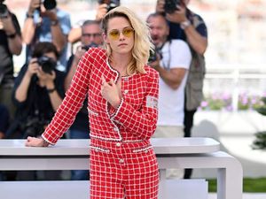 Foto: Gaya Braless Kristen Stewart di Premier Film Horor Terbaru di Cannes Foto: Gaya Braless Kristen Stewart di Premier Film Horor Terbaru di Cannes
