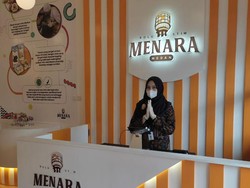 Penumpang Citilink Jakarta - Medan Dapat Oleh-oleh Bolu Stim Menara