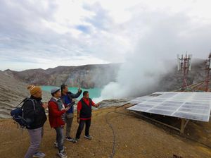 Canggih! Cuma Sinyal Ini yang Ada di Puncak Kawah Ijen