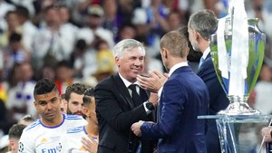 Foto: Carlo Ancelotti dan si Telinga Besar, bagaikan Bestie!
