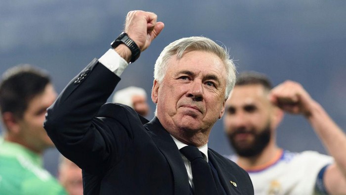 PARIS, FRANCE - MAY 28: Real Madrid Head Coach Carlo Ancelotti celebrating after winning UEFA Champions League Final during the final match between Liverpool FC and Real Madrid at Stade de France on May 28, 2022 in Paris, France. (Photo by Adam Sobral/Eurasia Sport Images/Getty Images)