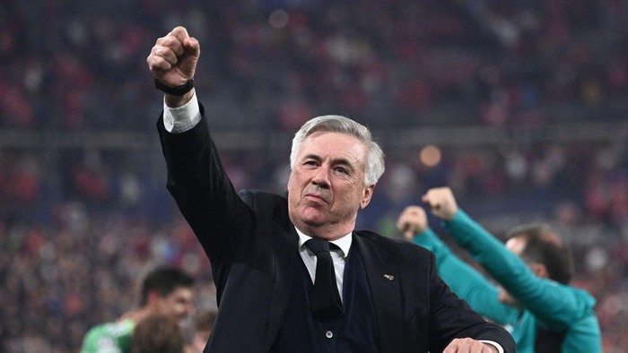 Real Madrids Italian coach Carlo Ancelotti gestures as he celebrates his teams victory during the UEFA Champions League final football match between Liverpool and Real Madrid at the Stade de France in Saint-Denis, north of Paris, on May 28, 2022. (Photo by Anne-Christine POUJOULAT / AFP) (Photo by ANNE-CHRISTINE POUJOULAT/AFP via Getty Images)