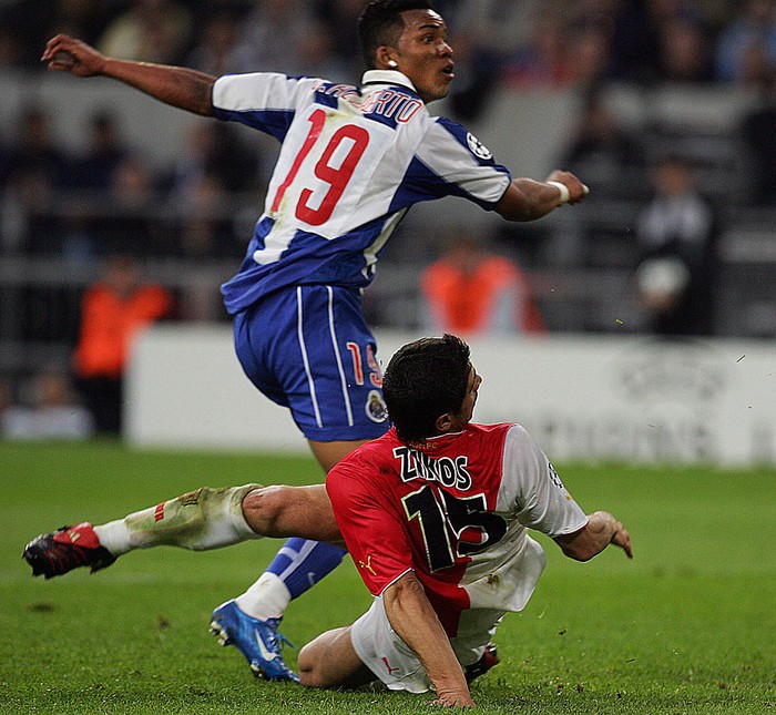 GELSENKIRCHEN, Germany:  Porto's Carlos Alberto (top) swivels past Monaco's Greek midfielder Andreas Zikos to score the opening goal during the Champions league final footbal match at the Arena Aufschalke stadium in Gelsenkirchen, 26 May 2004.  AFP PHOTO FRANCK FIFE  (Photo credit should read FRANCK FIFE/AFP via Getty Images)