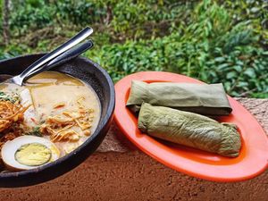 8 Makanan Khas Bali yang Wajib Kamu Coba, Bukan Cuma Babi Guling! 8 Makanan Khas Bali yang Wajib Kamu Coba, Bukan Cuma Babi Guling!