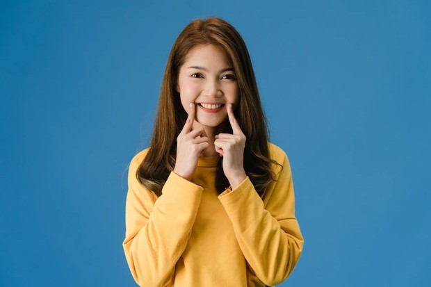 Ilustrasi senyum/ Foto: Freepikl.com/tirachardz Ilustrasi senyum/ Foto: Freepikl.com/tirachardz