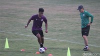 Timnas Indonesia menggelar latihan di Lapangan Persib untuk mempersiapkan diri menjelang FIFA Match Day melawan Bangladesh, Minggu (29/5/2022).