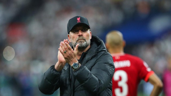 PARIS, FRANCE - MAY 28: Liverpool manager Jurgen Klopp applauds the fans after the UEFA Champions League final match between Liverpool FC and Real Madrid at Stade de France on May 28, 2022 in Paris, France. (Photo by Craig Mercer/MB Media/Getty Images)