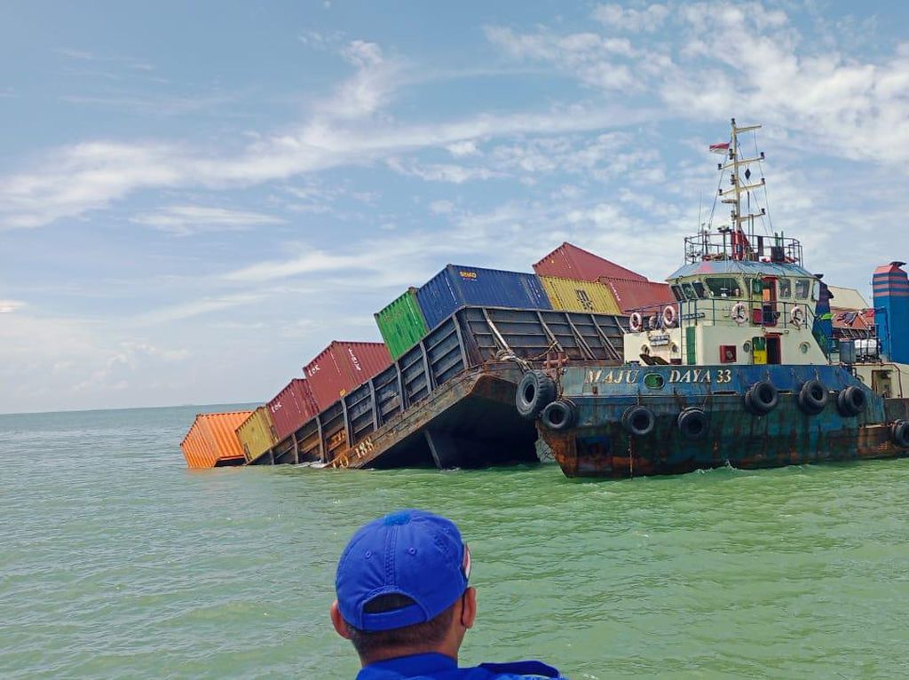 Kapal Kontainer Kecelakaan di Selat Malaka, Bakamla Bantu Evakuasi
