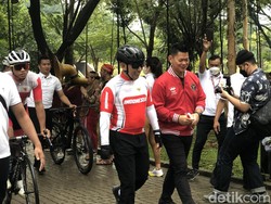 Kapolri Gowes Bareng Atlet Sepeda SEA Games di Senayan