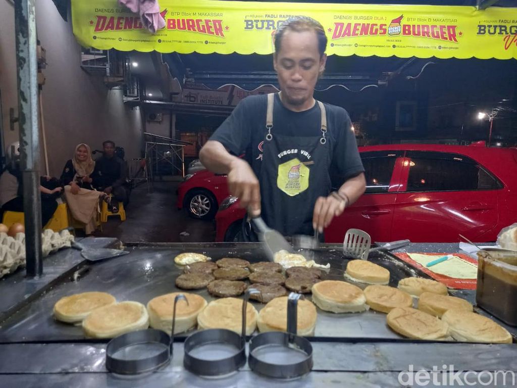 Lagi Viral di Makassar! Burger Rp 16 Ribu Ini Rasanya Mantul