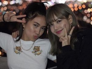 8 Potret Persahabatan NIKI & Lisa BLACKPINK, Dari Ngefans Hingga Ketemuan