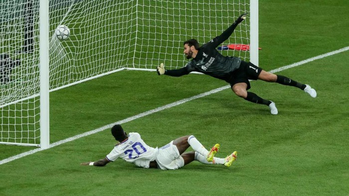 PARIS, FRANCE - MAY 28: Vinicius Junior of Real Madrid scores his team's first goal during the UEFA Champions League final match between Liverpool FC and Real Madrid at Stade de France on May 28, 2022 in Paris, France. (Photo by Harry Langer/vi/DeFodi Images via Getty Images)
