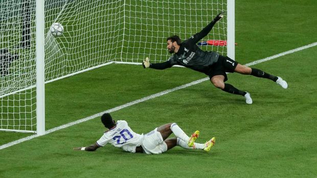 PARIS, FRANCE - MAY 28: Vinicius Junior of Real Madrid scores his team's first goal during the UEFA Champions League final match between Liverpool FC and Real Madrid at Stade de France on May 28, 2022 in Paris, France. (Photo by Harry Langer/vi/DeFodi Images via Getty Images)