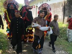 Antusiasnya Warga Saksikan Lagi Ritual Manten Kopi di Kota Blitar
