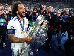 Eks Bek Real Madrid Marcelo Gantung Sepatu