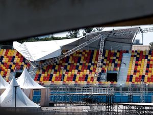 Perbaikan Atap Tribun Formula E yang Roboh Ditargetkan Rampung Besok Perbaikan Atap Tribun Formula E yang Roboh Ditargetkan Rampung Besok