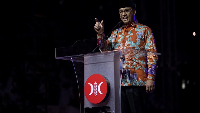 Gubernur DKI Jakarta Anies Baswedan hadiri Milad ke-20 PKS yang digelar di Istora Senaya. Di sana Anies turut menyampaikan pidato. Ini potretnya.