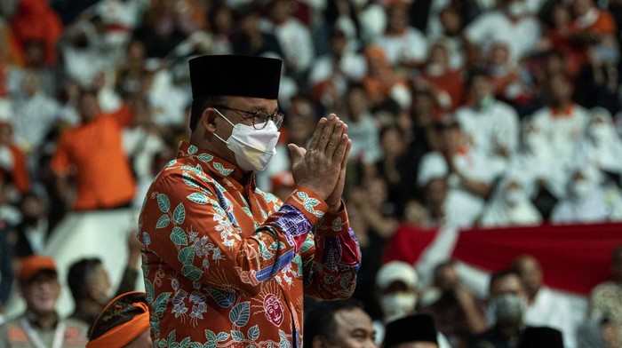 Gubernur DKI Jakarta Anies Baswedan hadiri Milad ke-20 PKS yang digelar di Istora Senaya. Di sana Anies turut menyampaikan pidato. Ini potretnya.