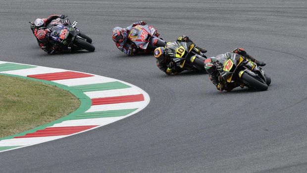 MotoGP - Italian Grand Prix - Mugello Circuit, Scarperia e San Piero, Italy - May 29, 2022 Mooney VR46 Racing Team's Marco Bezzecchi, Mooney VR46 Racing Team's Luca Marini, Gresini Racing MotoGP's Fabio Di Giannantonio and Monster Energy Yamaha MotoGP's Fabio Quartararo in action during the race REUTERS/Ciro De Luca