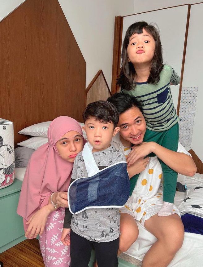 anak Nycta Gina sakit.