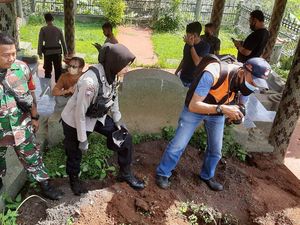 Polisi Usut Pembongkaran 6 Makam Cina di Sumedang Polisi Usut Pembongkaran 6 Makam Cina di Sumedang
