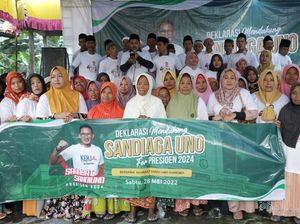 Relawan Sandiaga Uno Beri Pelatihan ke Perajin Keris di Sumenep