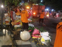 30 Ton Sampah Diangkut Usai Pawai Bunga dan Budaya