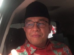 Senyum Anies saat Ditanya Atap Tribun Formula E Roboh Terkena Badai