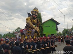 Meriahnya Kirab Budaya Wanurejo Borobudur, Ada Patung Raksasa Semar-Gatotkaca