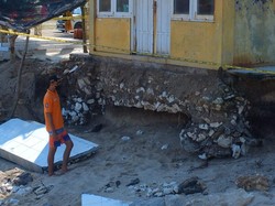 Posko SAR di Pantai Krakal Gunungkidul Rusak Diterjang Abrasi