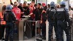 Momen Kacau Suporter Liverpool Vs Polisi di Final Liga Champions!