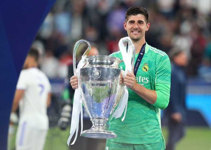 Thibaut Courtois PARIS, FRANCE - MAY 28: Thibaut Courtois of Real Madrid lifts the Champions League trophy during the UEFA Champions League final match between Liverpool FC and Real Madrid at Stade de France on May 28, 2022 in Paris, France. (Photo by Alex Livesey - Danehouse/Getty Images)