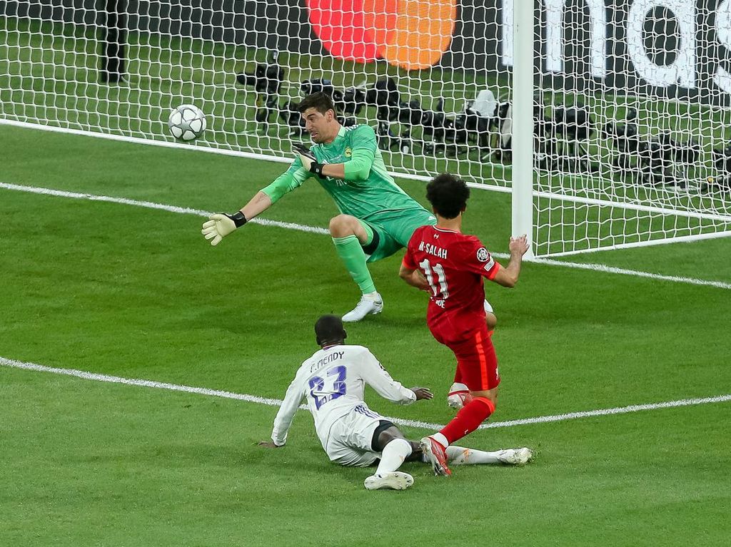 Tangan-tangan Gemilang Courtois Tangan-tangan Gemilang Courtois