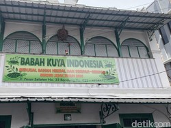 Berburu Bahan Herbal di Babah Kuya yang Melegenda