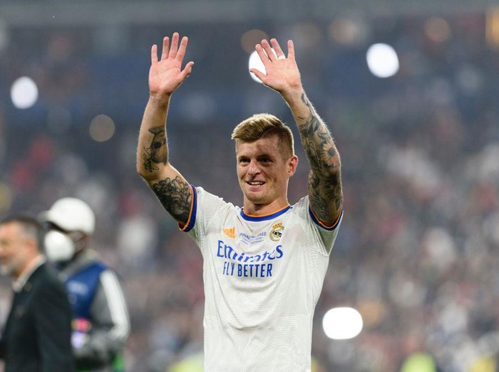 PARIS, FRANCE - MAY 28: Toni Kroos of Real Madrid CF celebrating after winning UEFA Champions League Final during the final match between Liverpool FC and Real Madrid at Stade de France on May 28, 2022 in Paris, France. (Photo by Adam Sobral/Eurasia Sport Images/Getty Images)