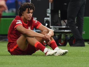 Skill Bertahan Alexander-Arnold Dikritik, Reece James Membela