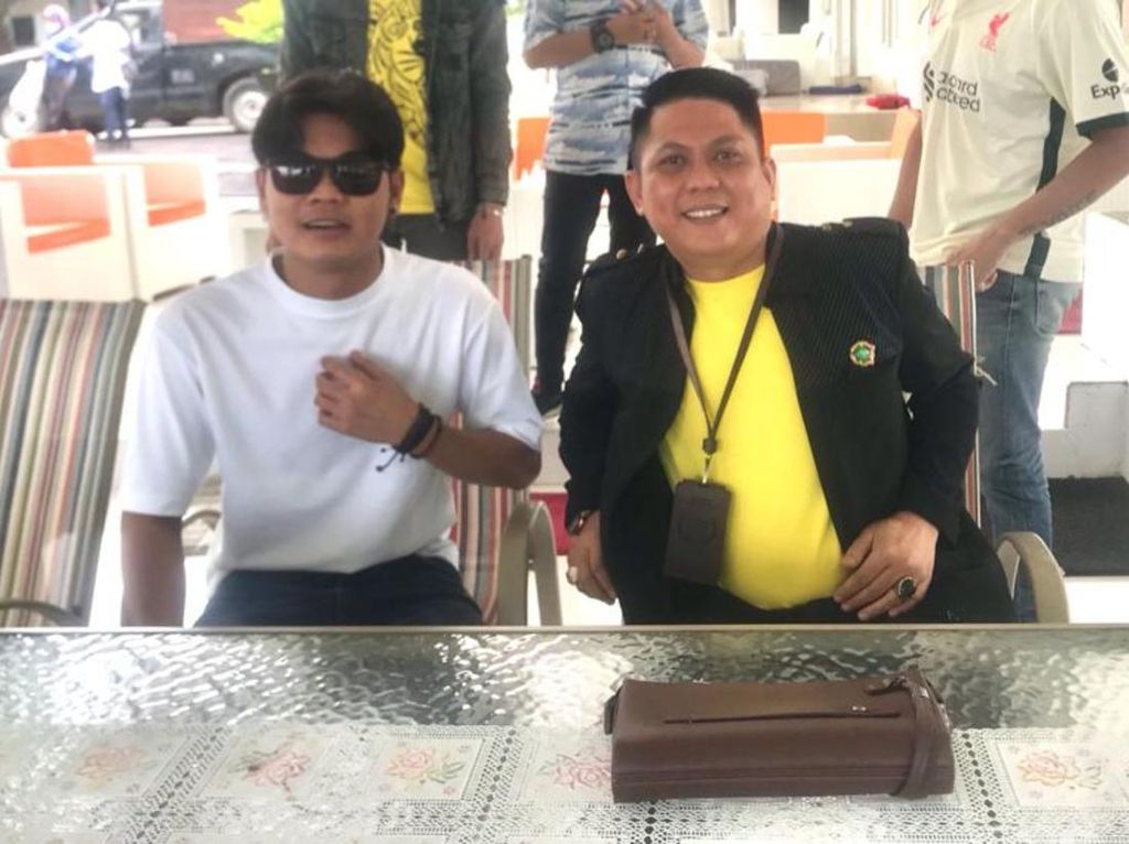 Tri Suaka Tanggapi Somasi Terbuka Erwin Agam soal Minta Royalti Rp 10 M Tri Suaka Tanggapi Somasi Terbuka Erwin Agam soal Minta Royalti Rp 10 M