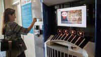 10 Vending Mesin Makanan Paling Unik di Dunia Ini Benar-benar Nyata!