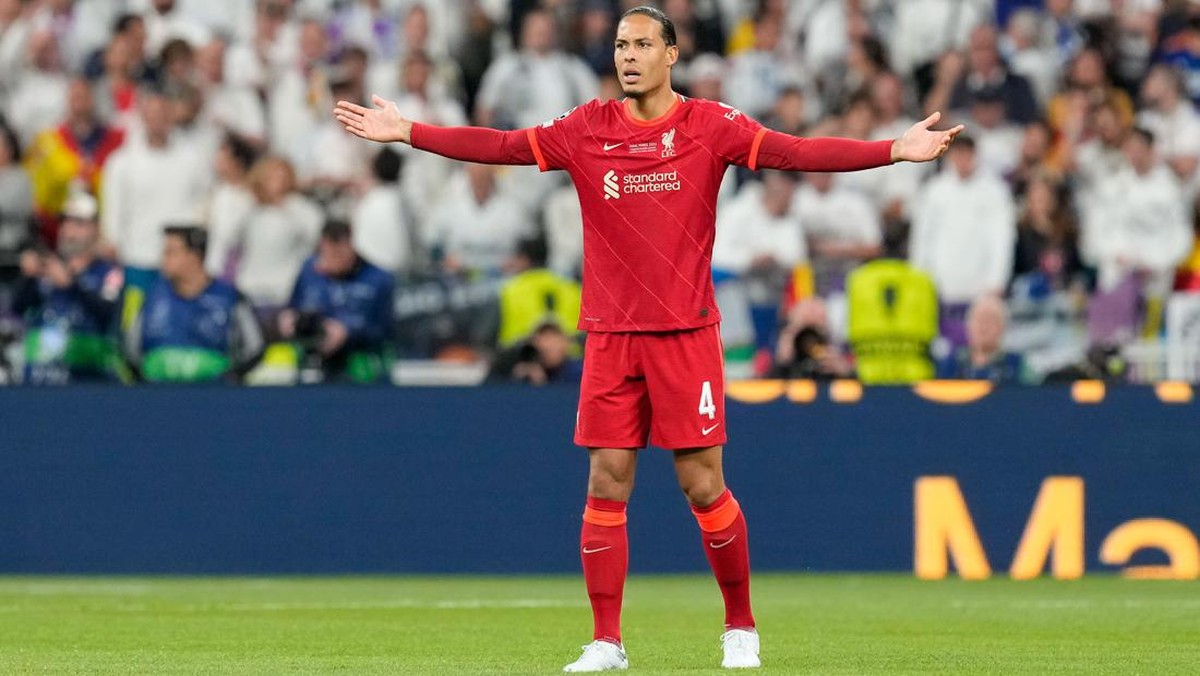 Bek Liverpool, Virgil van Dijk. (Foto: DeFodi Images via Getty Images)