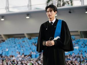 Potret Wisuda Win Metawin bak Fanmeeting! Potret Wisuda Win Metawin bak Fanmeeting!