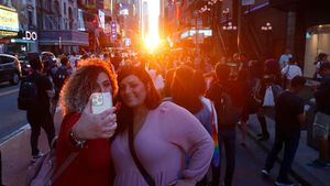 Para Pencari Senja di New York Berkumpul di Sini