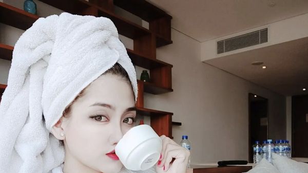 Biya Pink Pink, Calon Aspri ke-48 Hotman Paris Saat Minum-minum Cantik