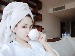 Biya Pink Pink, Calon Aspri ke-48 Hotman Paris Saat Minum-minum Cantik Biya Pink Pink, Calon Aspri ke-48 Hotman Paris Saat Minum-minum Cantik
