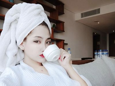 Biya Pink Pink, Calon Aspri ke-48 Hotman Paris Saat Minum-minum Cantik